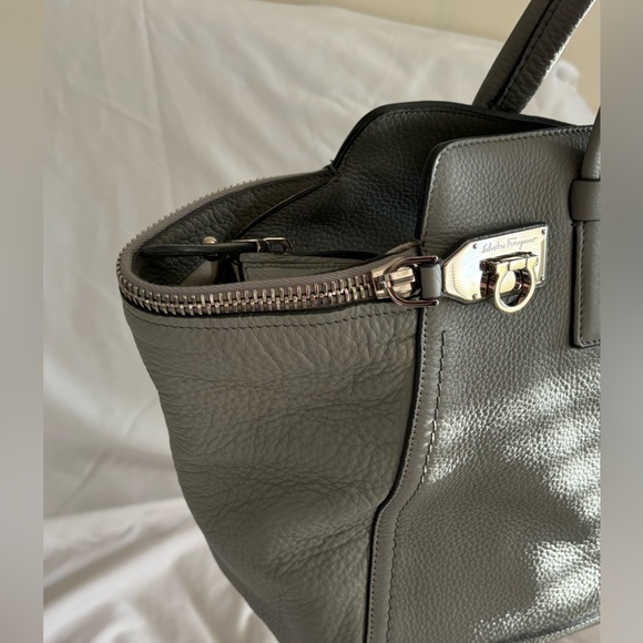 ♥️Host Pick♥️ Salvatore Ferragamo VERVE Bag - Picture 8 of 15